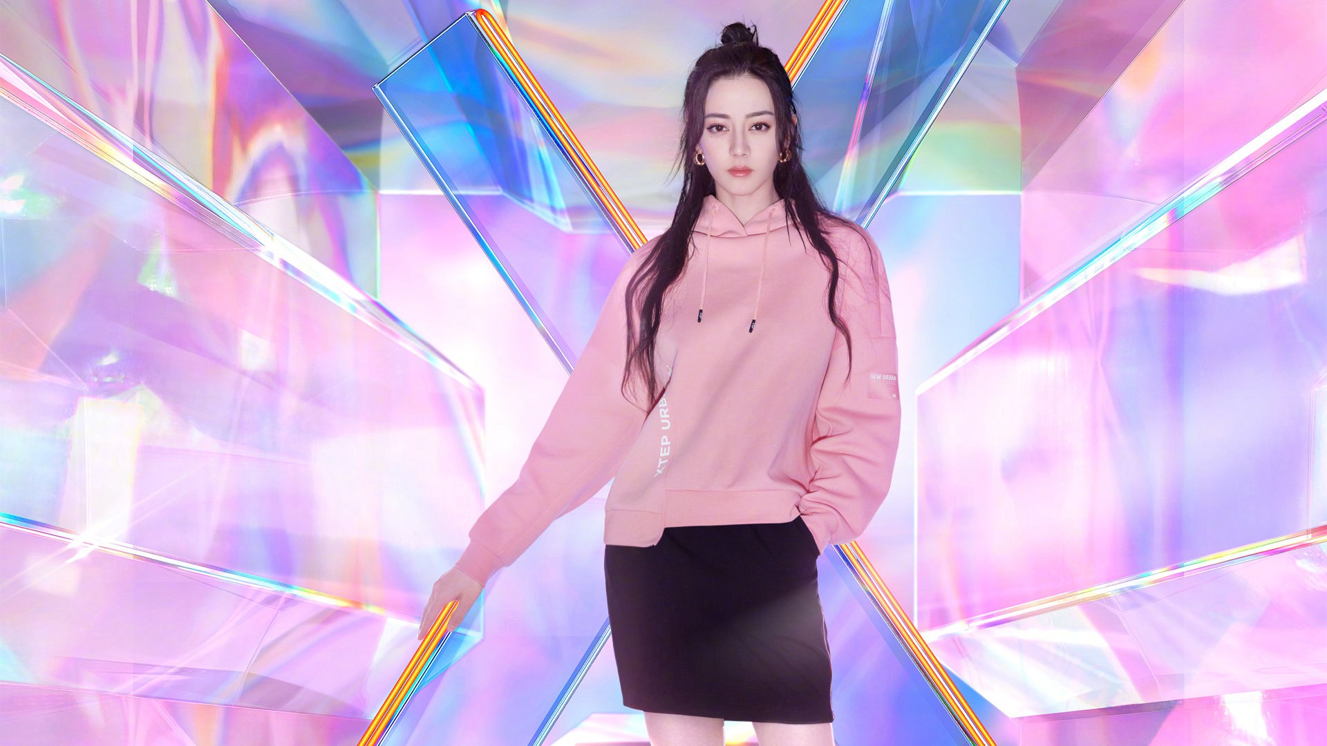 迪丽热巴女团造型活力甜美最新大片