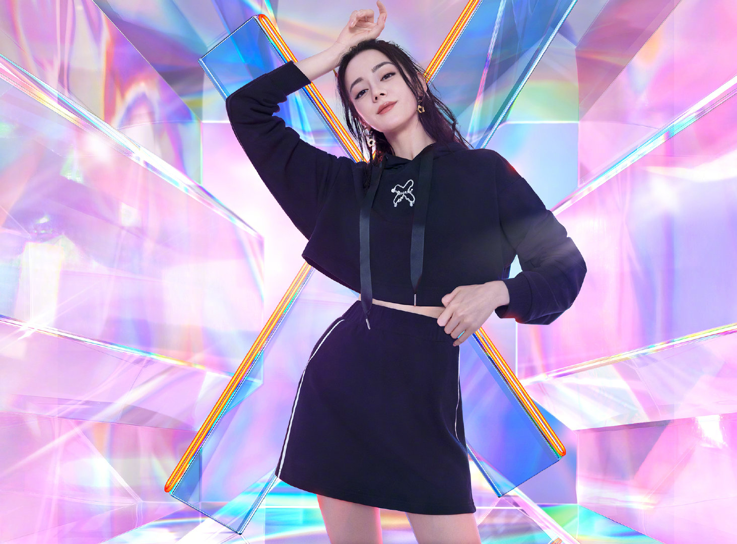 迪丽热巴女团造型活力甜美最新大片