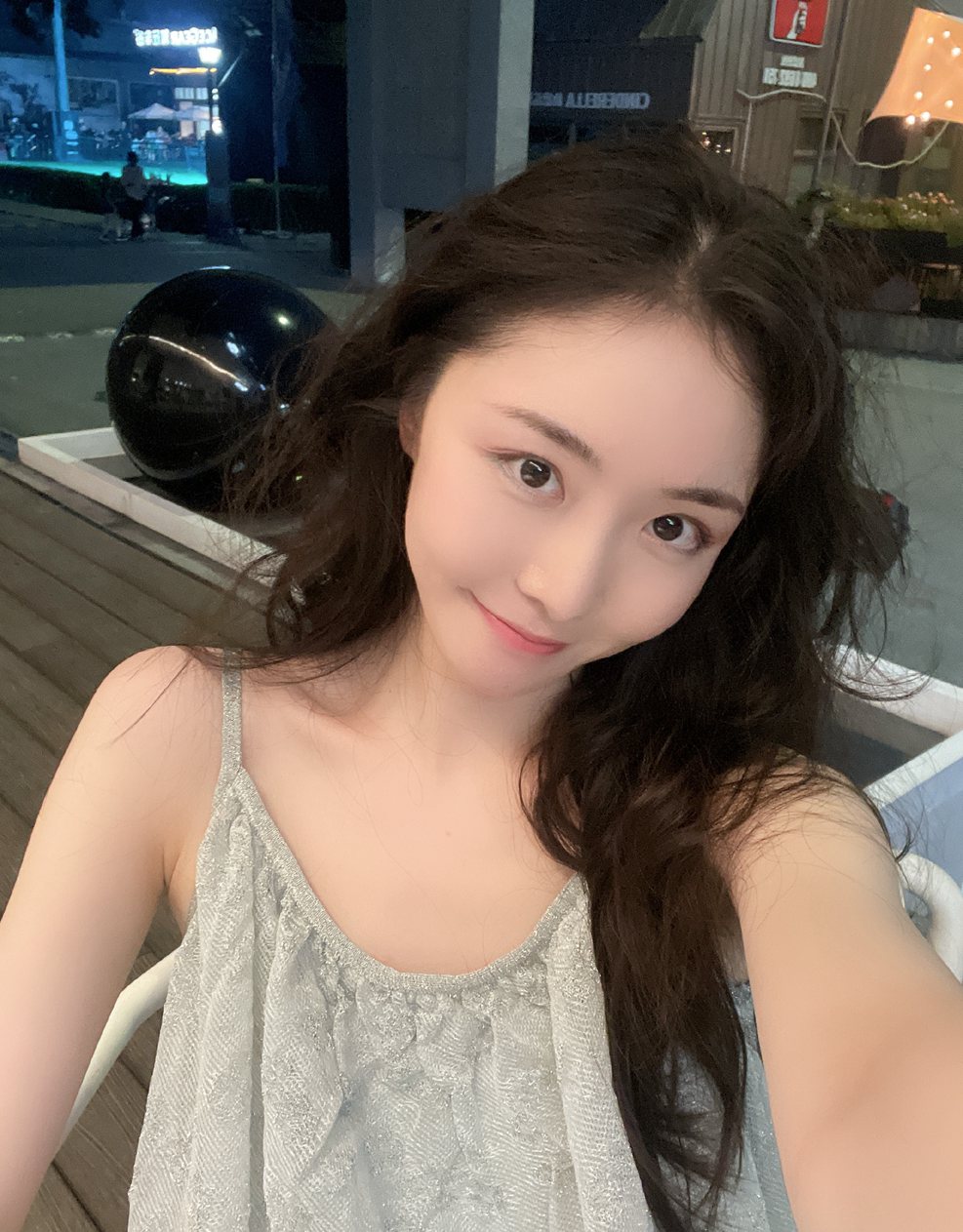 陈露和闺蜜王萌的合照