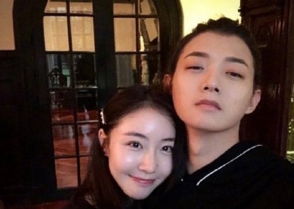 陈露和闺蜜王萌的合照