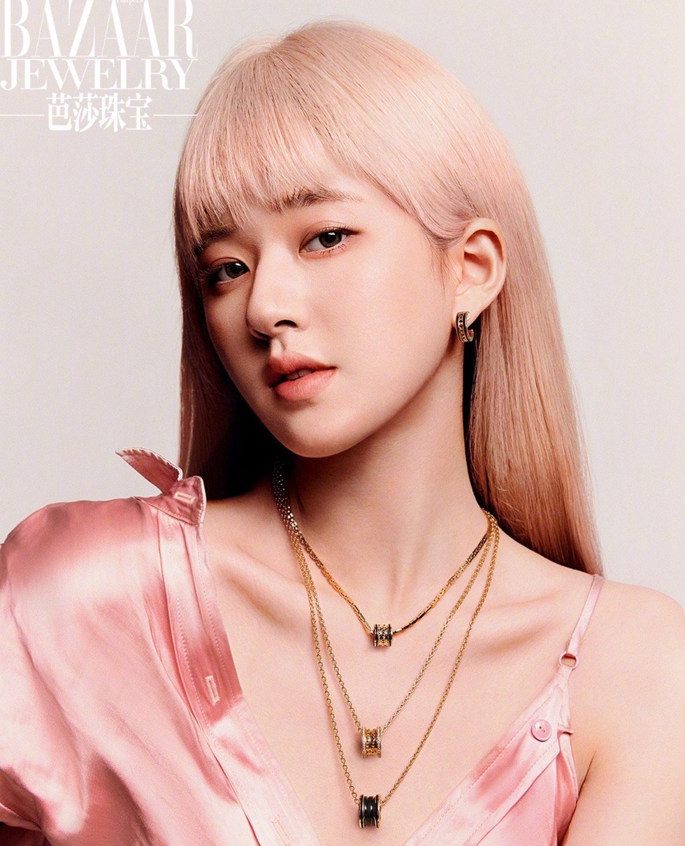 赵露思粉发齐刘海造型甜飒酷女孩写真