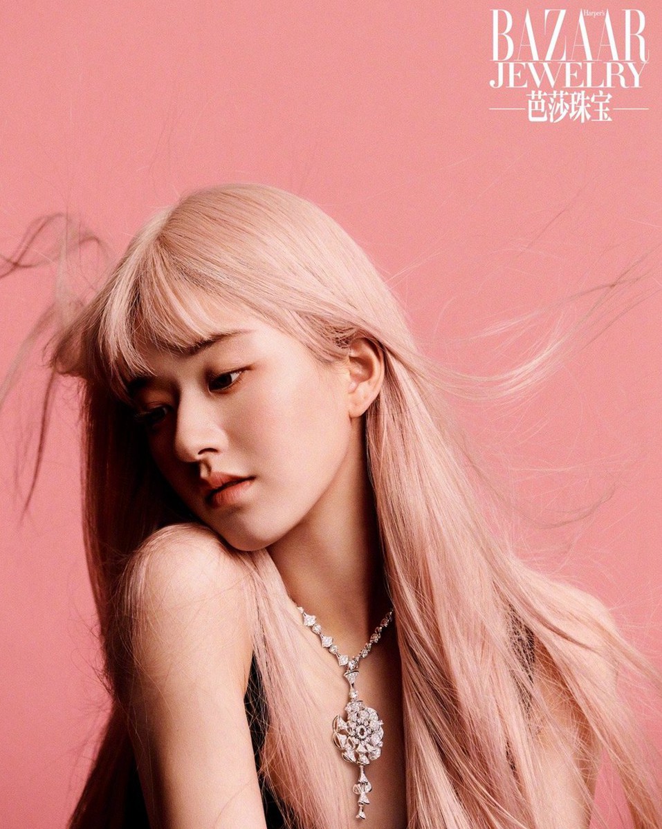 赵露思粉发齐刘海造型甜飒酷女孩写真