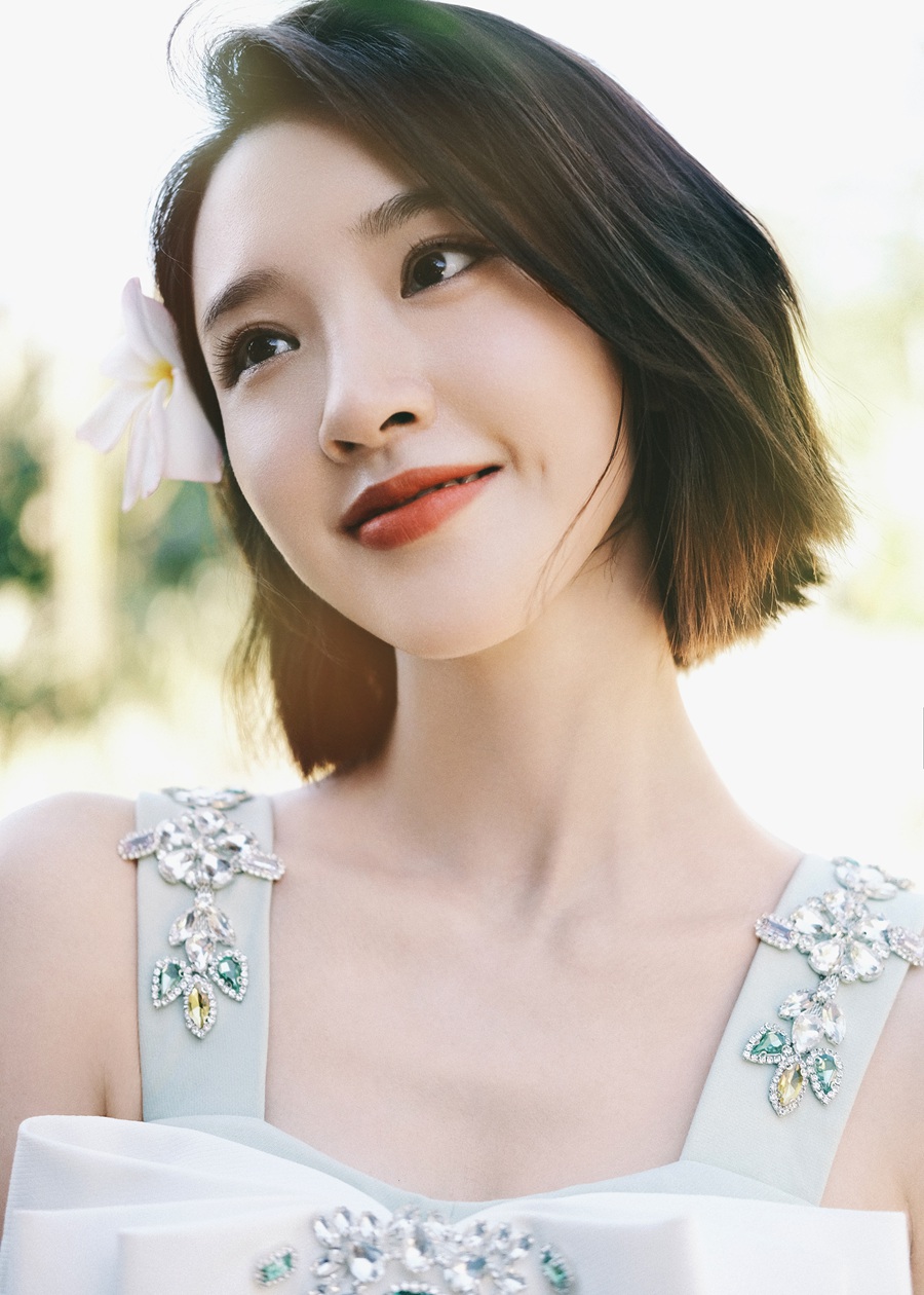 唐艺昕厦门行笑容治愈植物园拍照