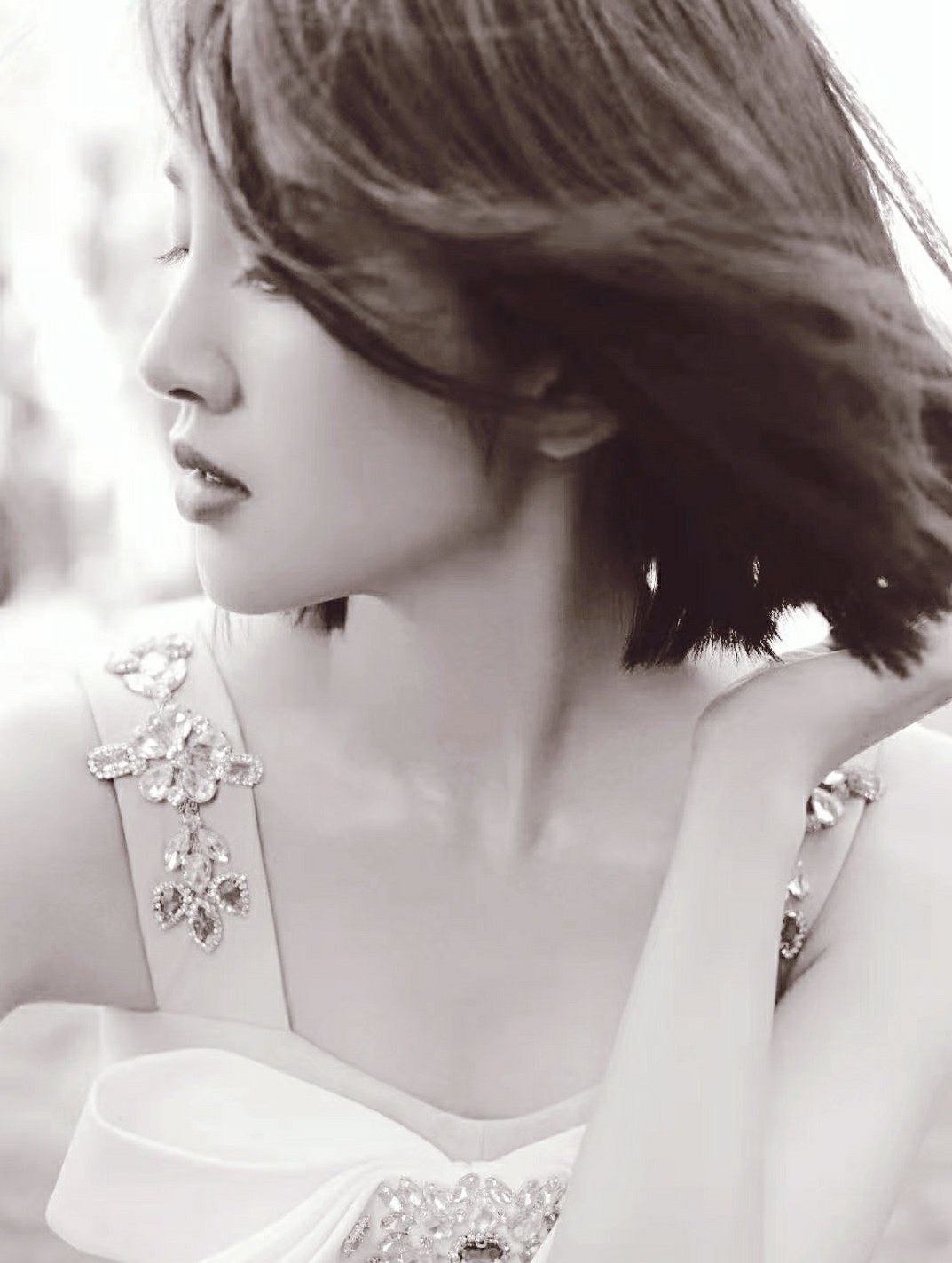 唐艺昕厦门行笑容治愈植物园拍照