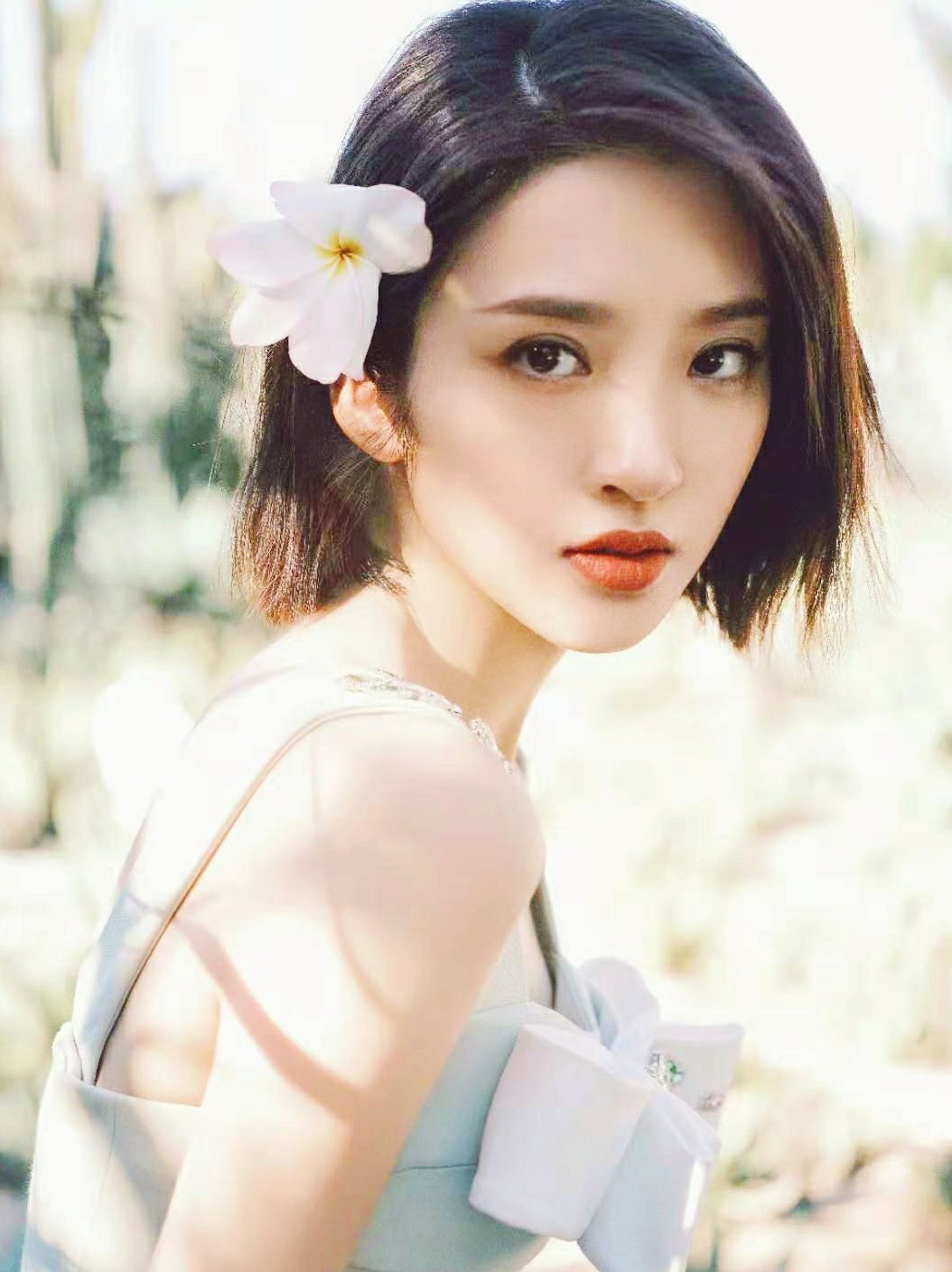 唐艺昕厦门行笑容治愈植物园拍照