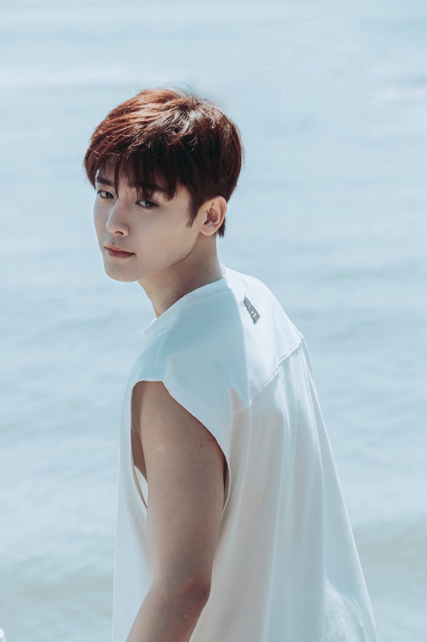 侯明昊周也海边大片又欲又甜