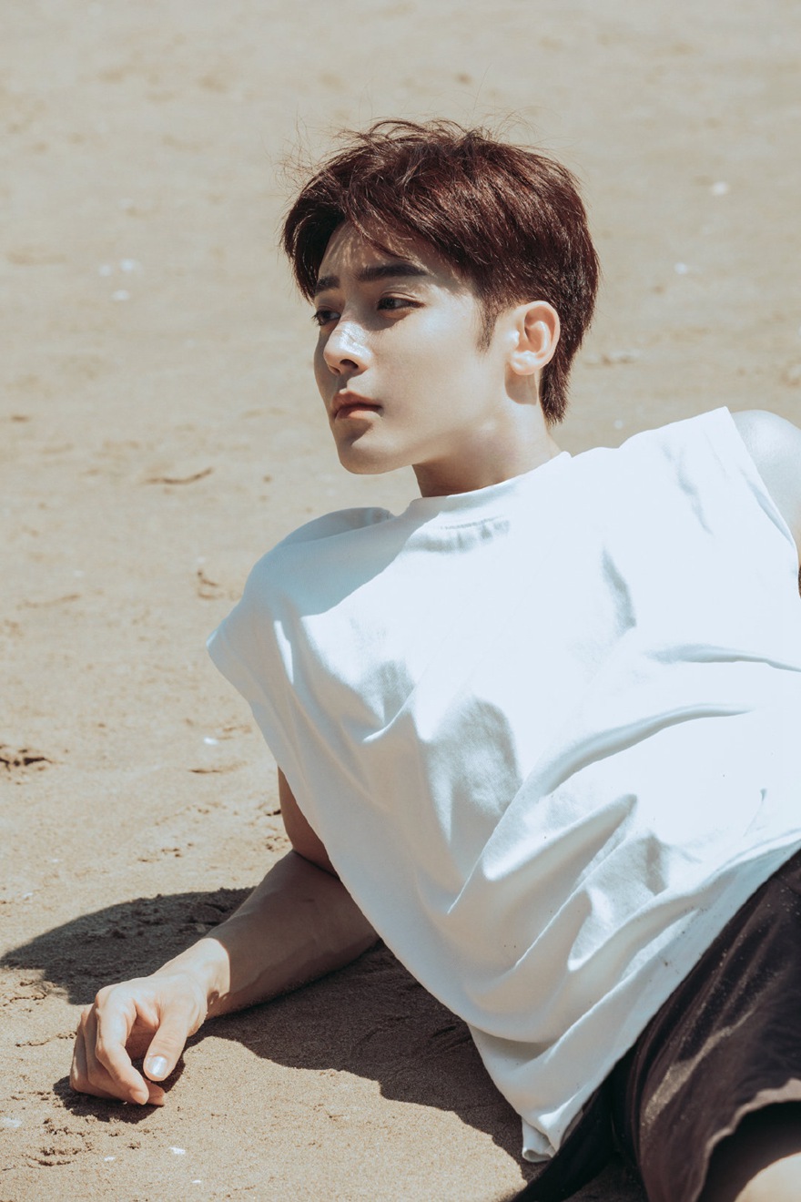 侯明昊周也海边大片又欲又甜