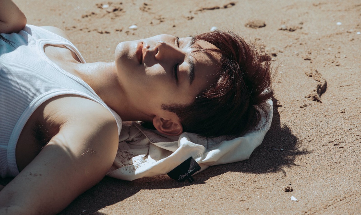 侯明昊周也海边大片又欲又甜