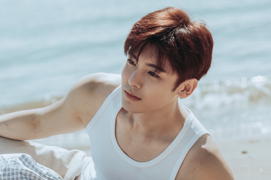 侯明昊周也海边大片又欲又甜