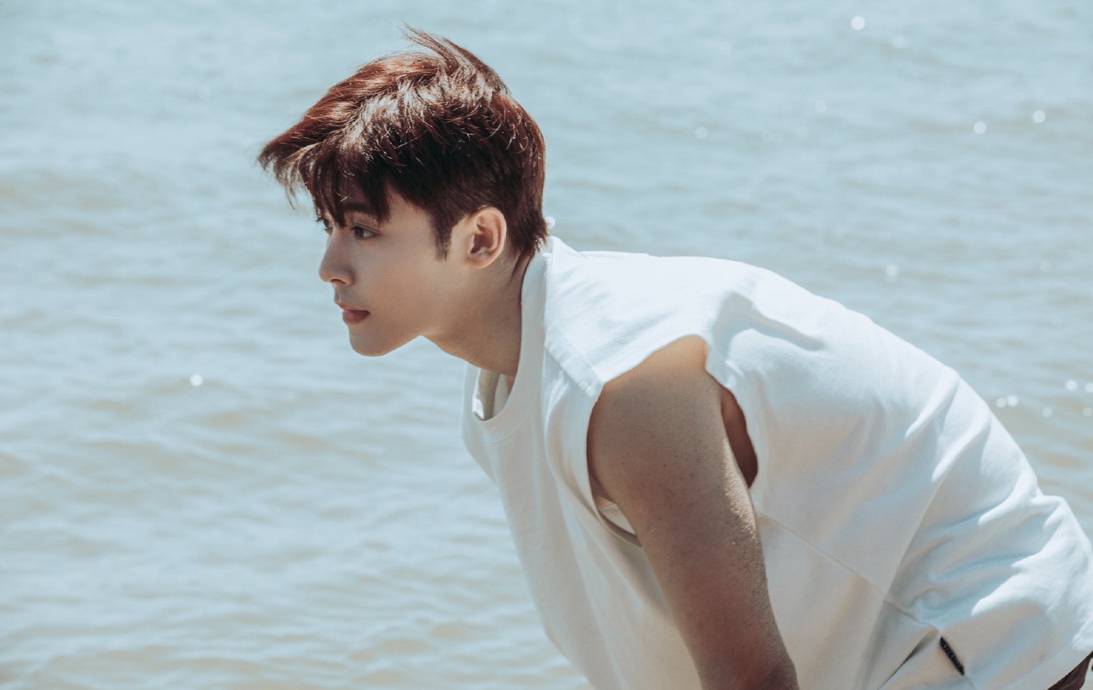 侯明昊周也海边大片又欲又甜