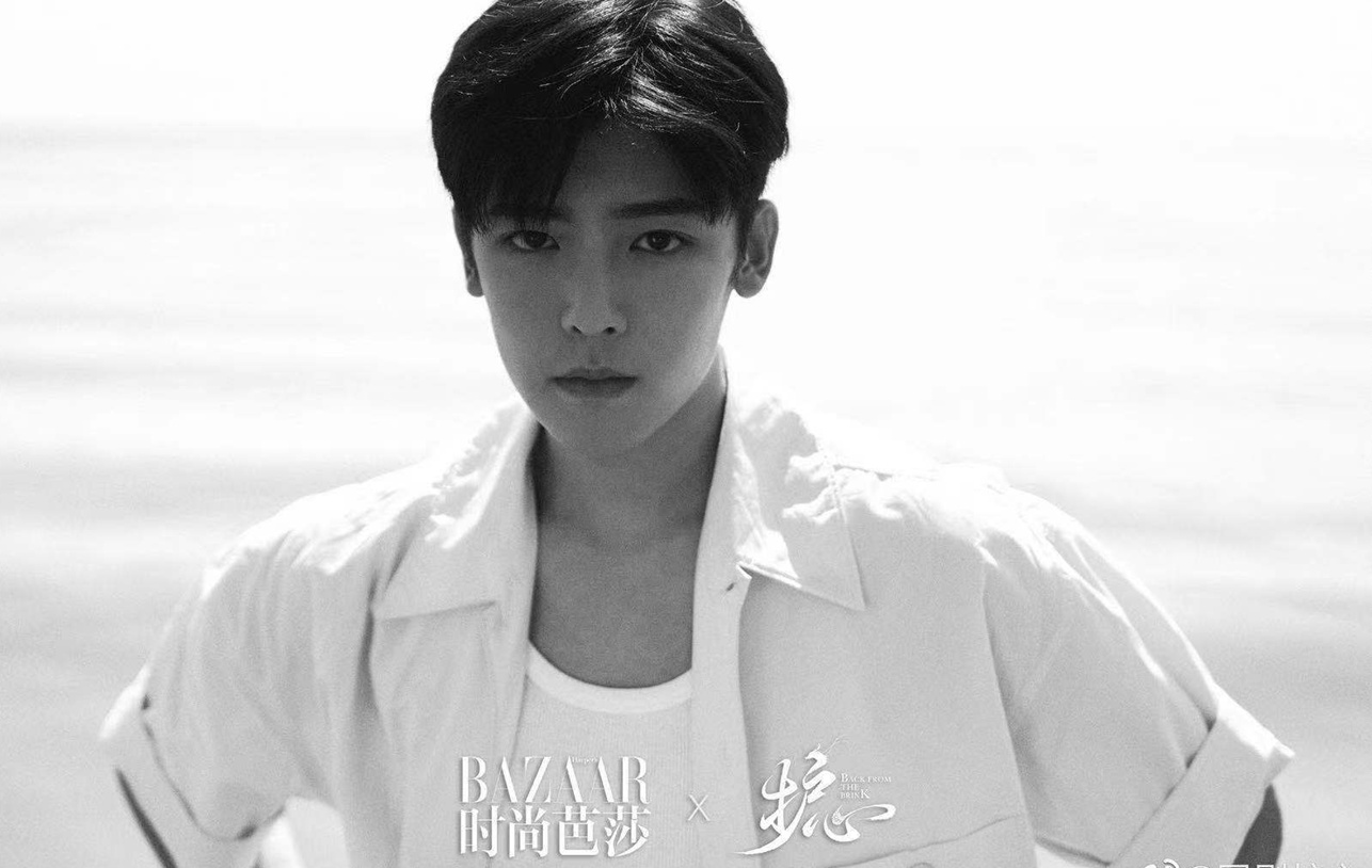 侯明昊周也海边大片又欲又甜