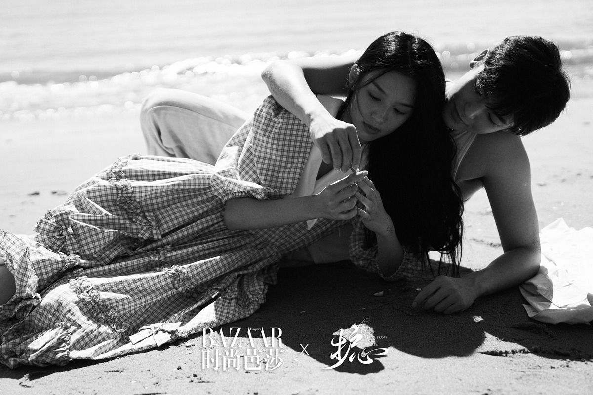 侯明昊周也海边大片又欲又甜