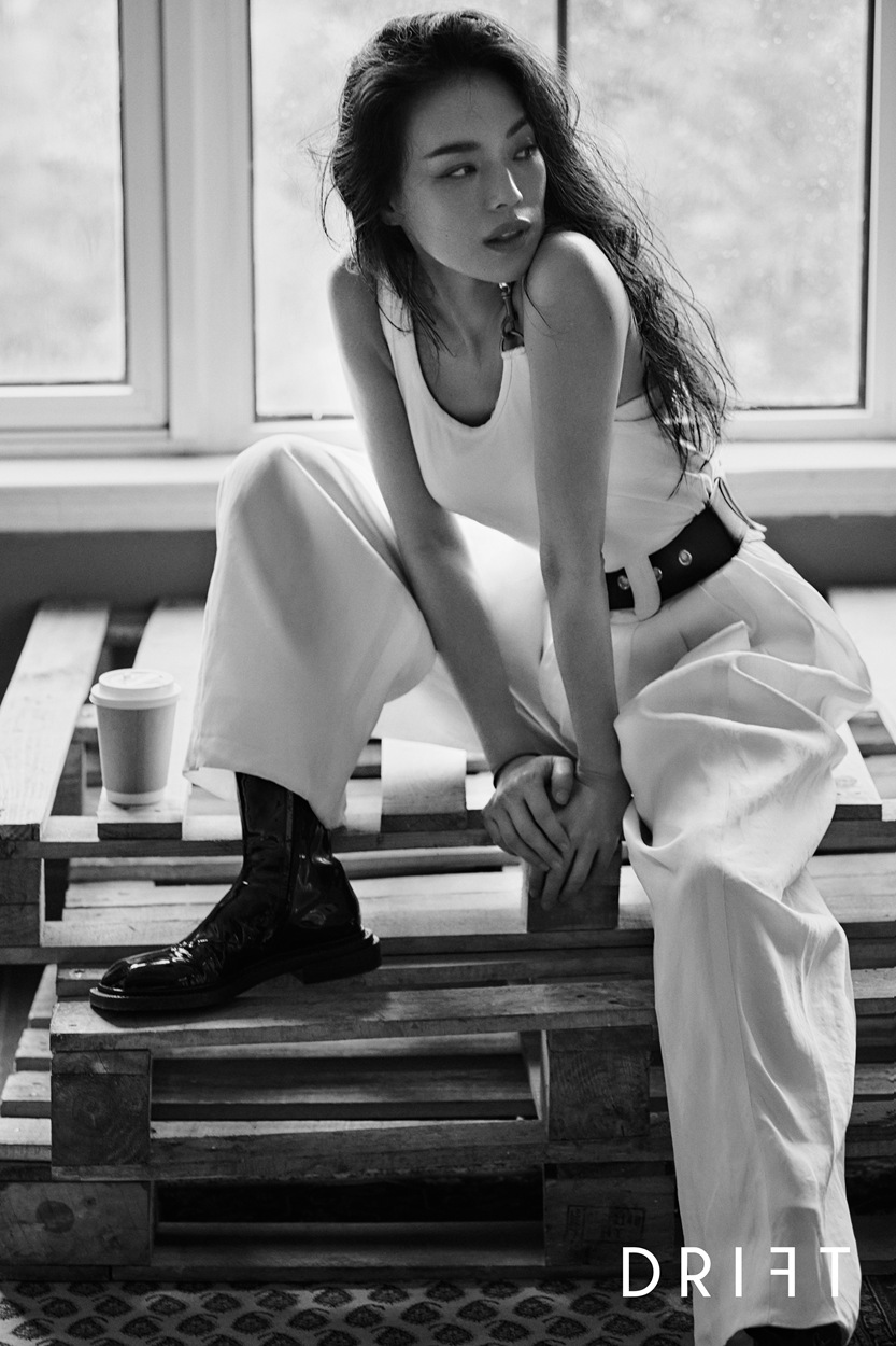 舒淇《DRIFT》夏季新刊毫不费力镜头感杂志大片
