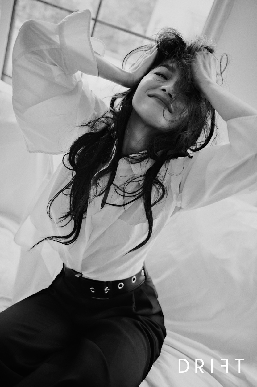 舒淇《DRIFT》夏季新刊毫不费力镜头感杂志大片