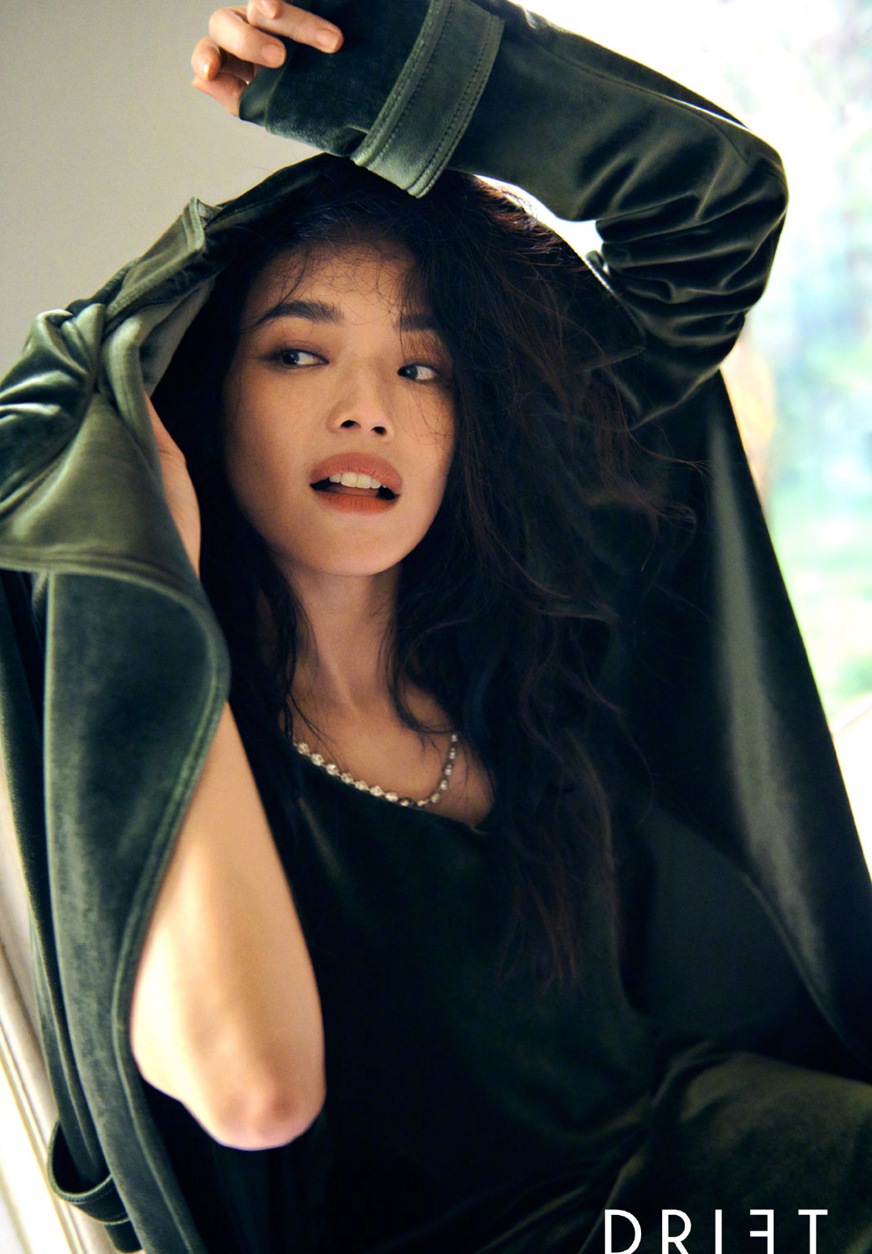 舒淇《DRIFT》夏季新刊毫不费力镜头感杂志大片