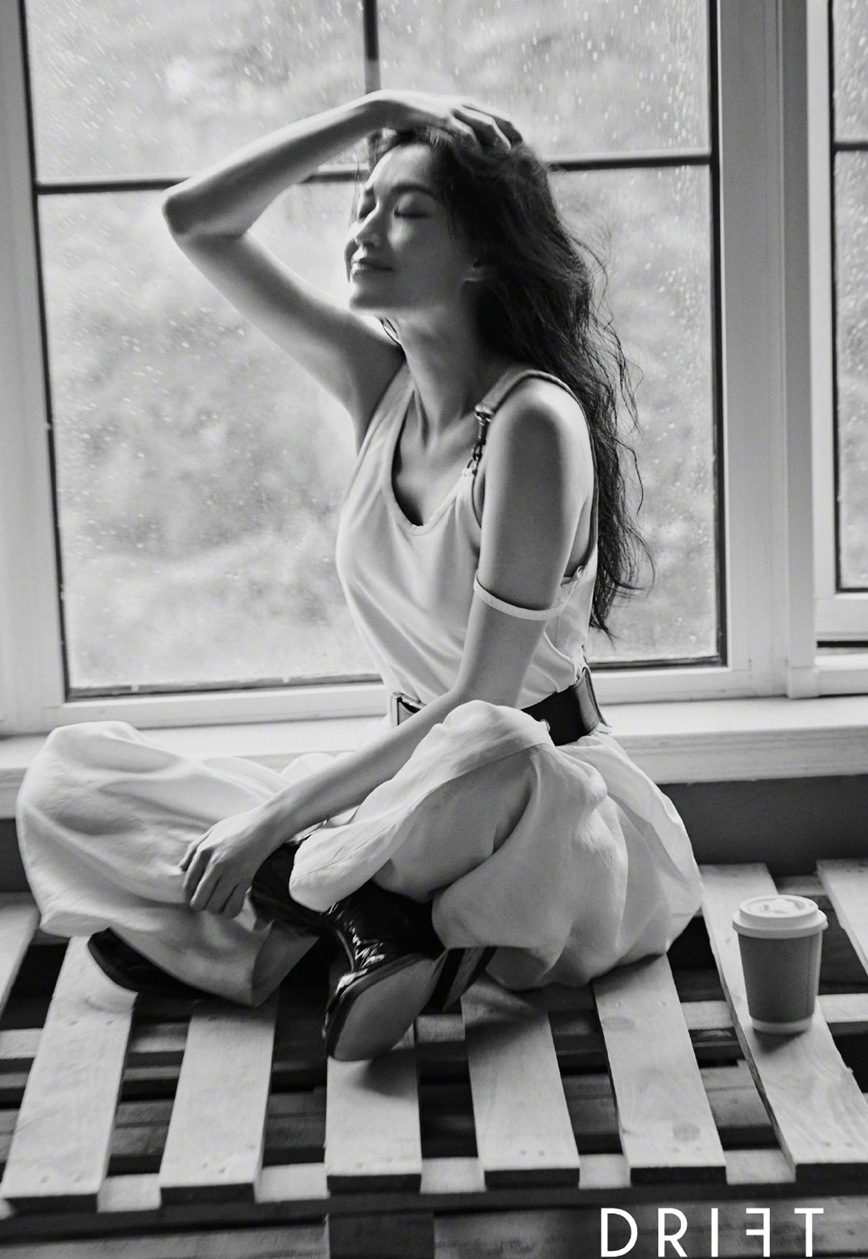 舒淇《DRIFT》夏季新刊毫不费力镜头感杂志大片