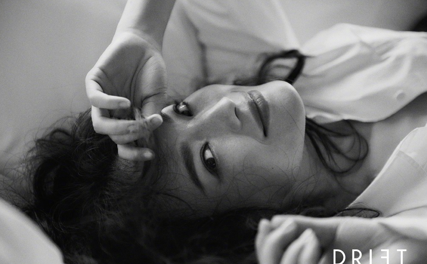 舒淇《DRIFT》夏季新刊毫不费力镜头感杂志大片