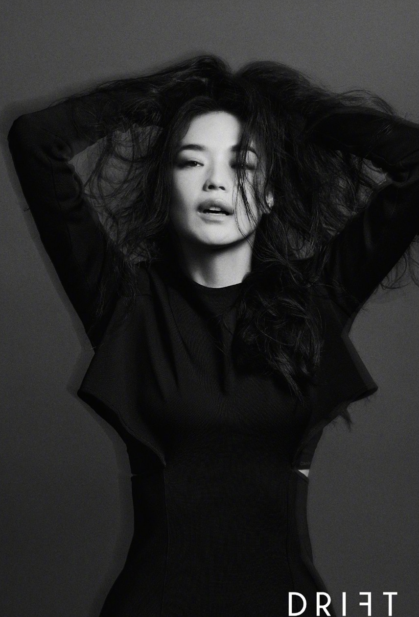 舒淇《DRIFT》夏季新刊毫不费力镜头感杂志大片