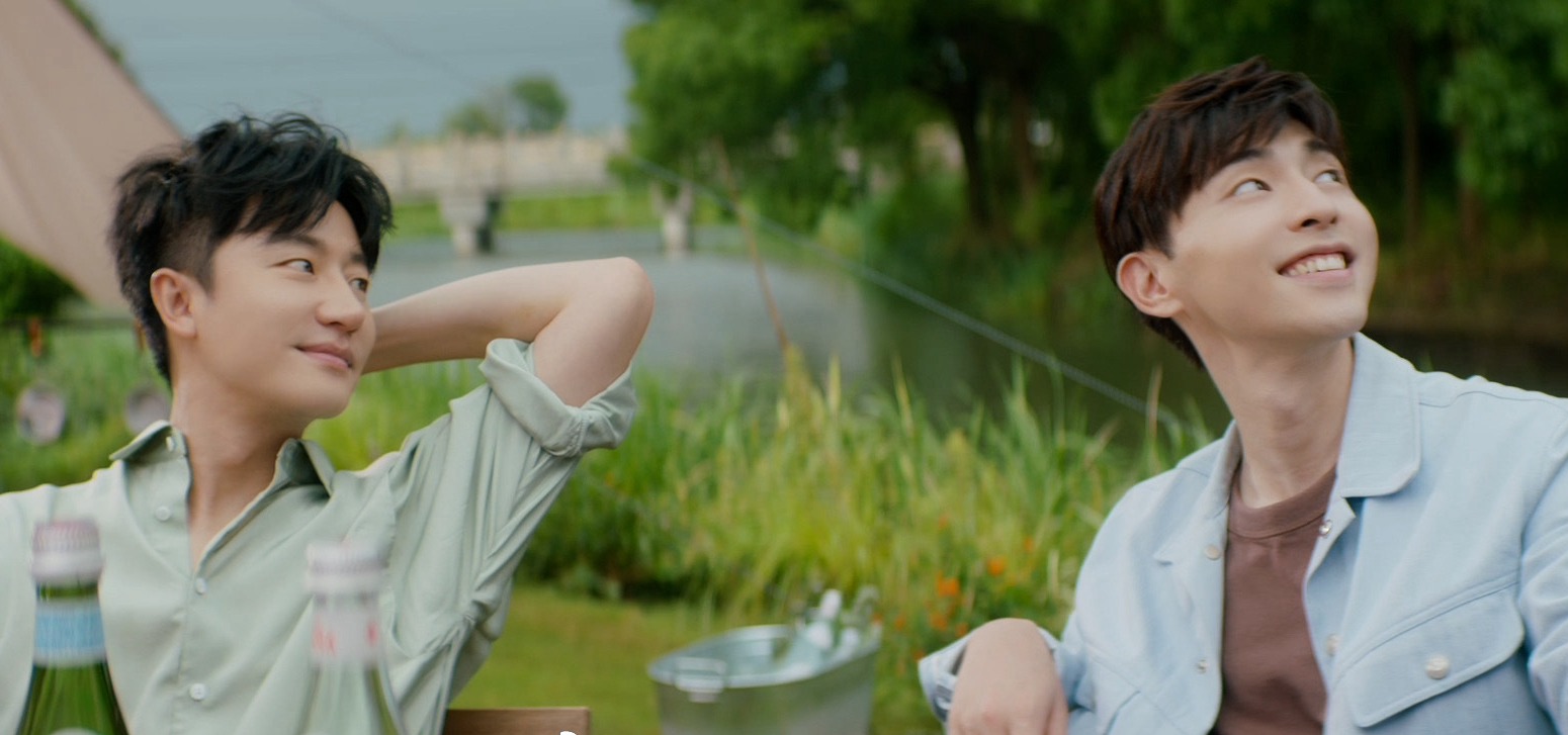 陈漫镜头下的黄轩和邓伦随性少年氛围感大片