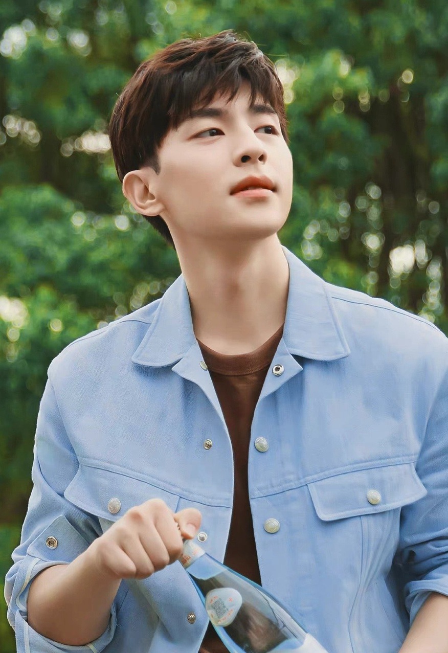 陈漫镜头下的黄轩和邓伦随性少年氛围感大片