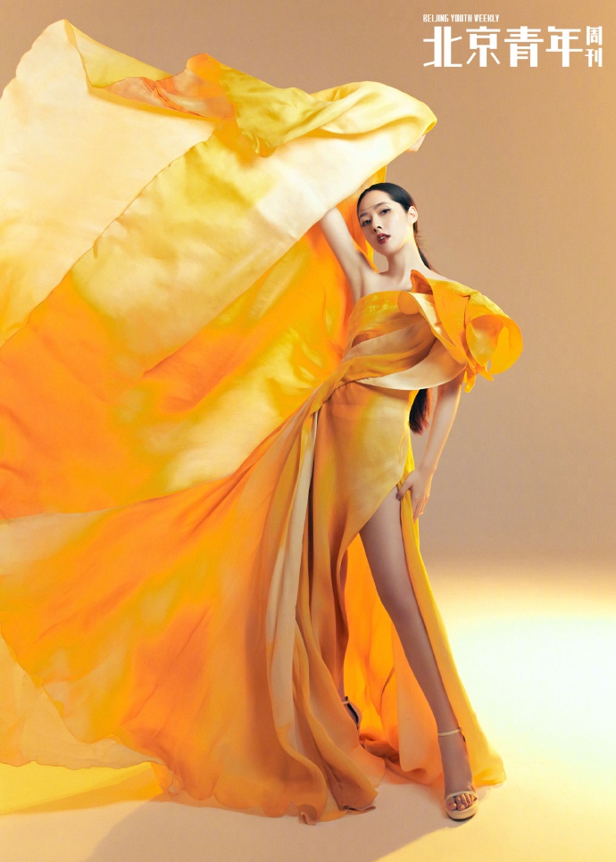 郭碧婷精致妆容利落发型杂志写真