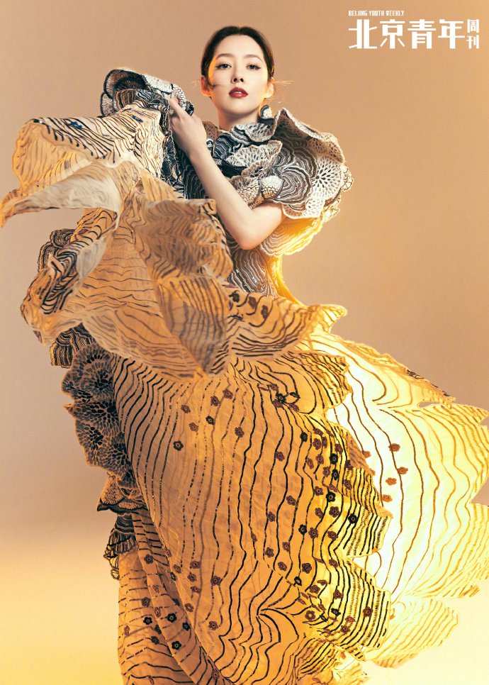 郭碧婷精致妆容利落发型杂志写真