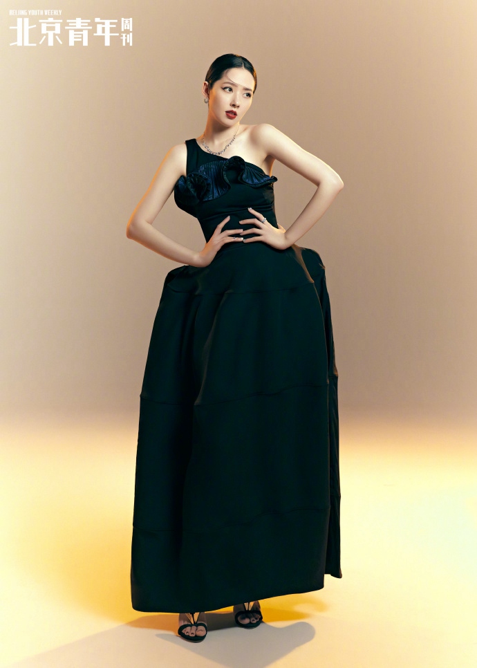 郭碧婷精致妆容利落发型杂志写真