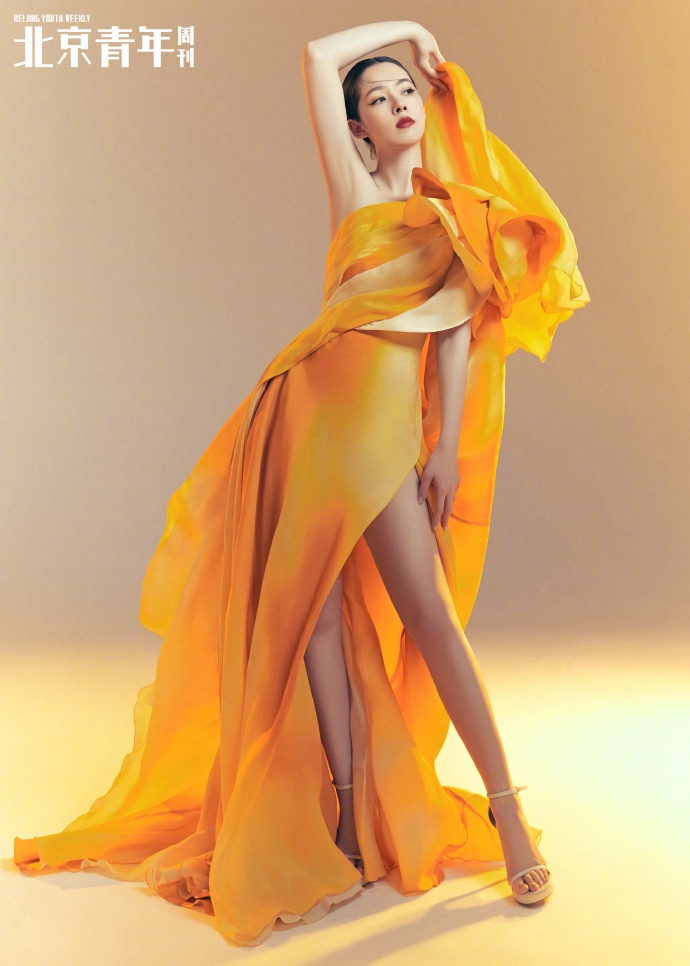 郭碧婷精致妆容利落发型杂志写真