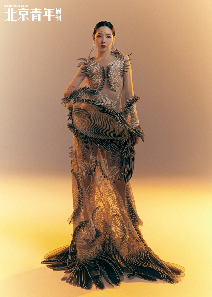 郭碧婷精致妆容利落发型杂志写真