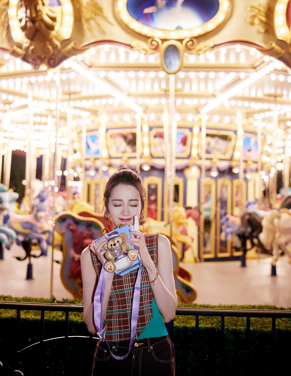 荣耀夫妇迪丽热巴杨洋夏日烟火vlog浪漫图片