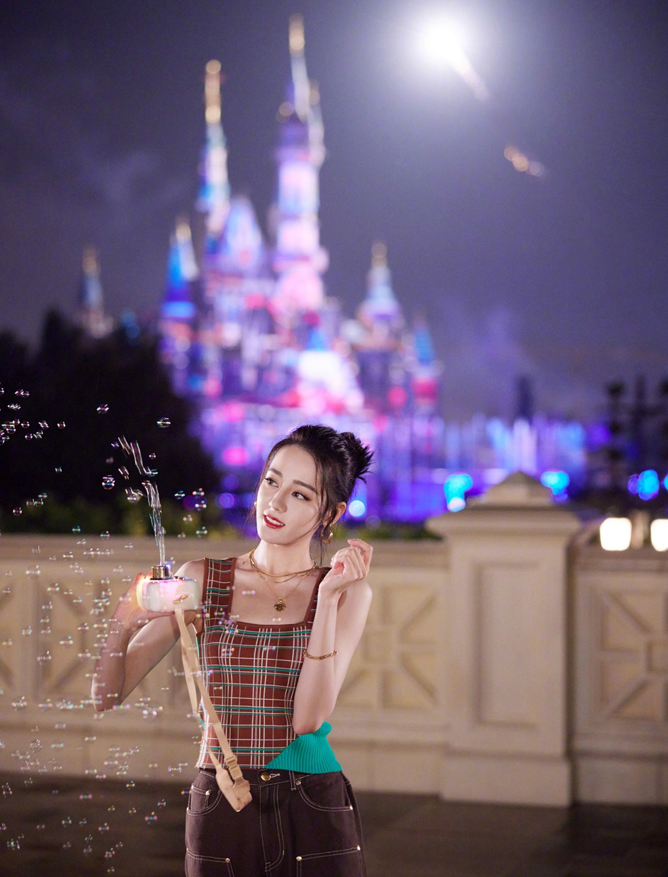 荣耀夫妇迪丽热巴杨洋夏日烟火vlog浪漫图片