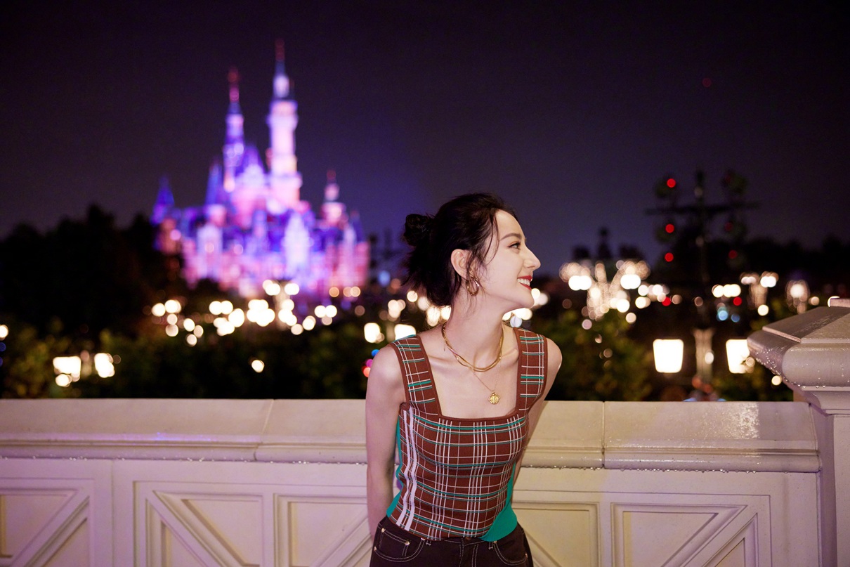 荣耀夫妇迪丽热巴杨洋夏日烟火vlog浪漫图片