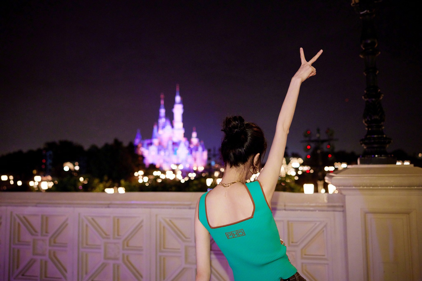 荣耀夫妇迪丽热巴杨洋夏日烟火vlog浪漫图片