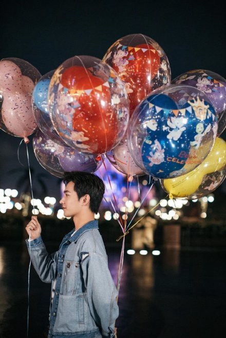 荣耀夫妇迪丽热巴杨洋夏日烟火vlog浪漫图片