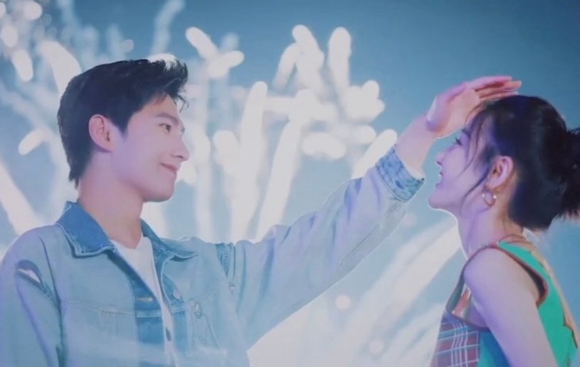 荣耀夫妇迪丽热巴杨洋夏日烟火vlog浪漫图片