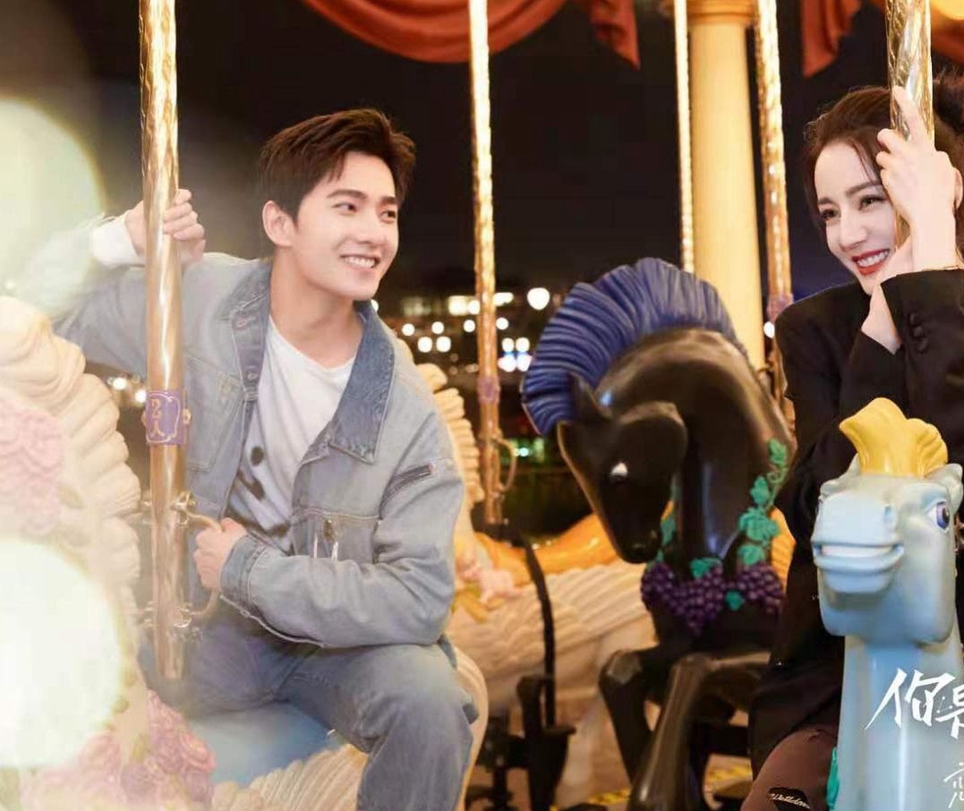 荣耀夫妇迪丽热巴杨洋夏日烟火vlog浪漫图片