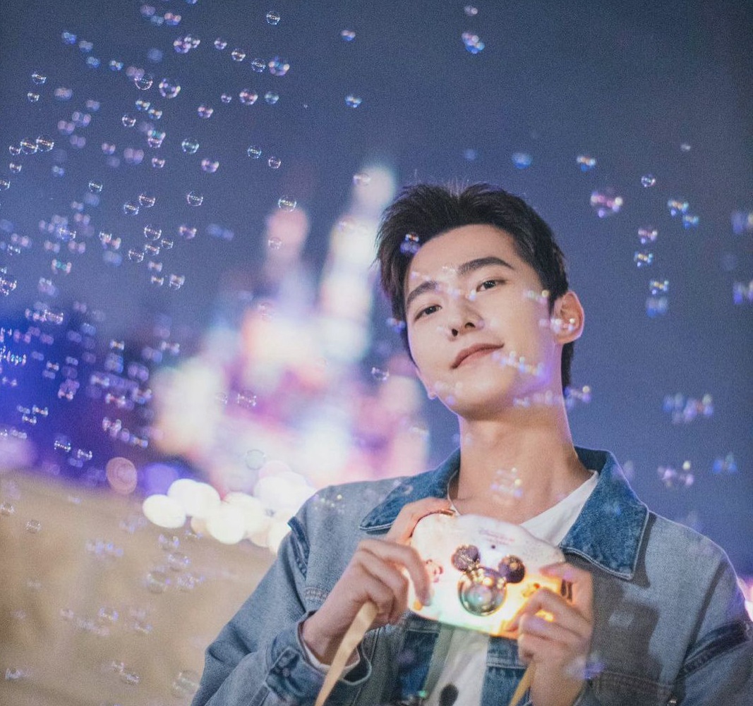 荣耀夫妇迪丽热巴杨洋夏日烟火vlog浪漫图片