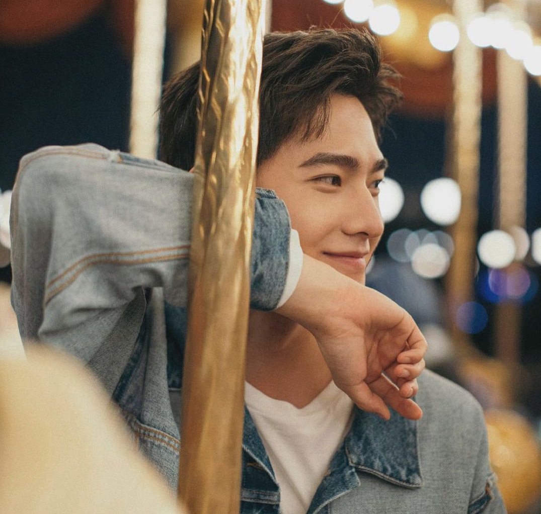 荣耀夫妇迪丽热巴杨洋夏日烟火vlog浪漫图片