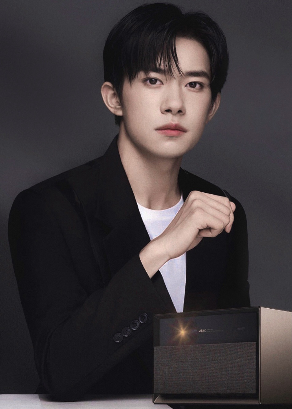 易烊千玺极米全球品牌代言优质高清宣传图