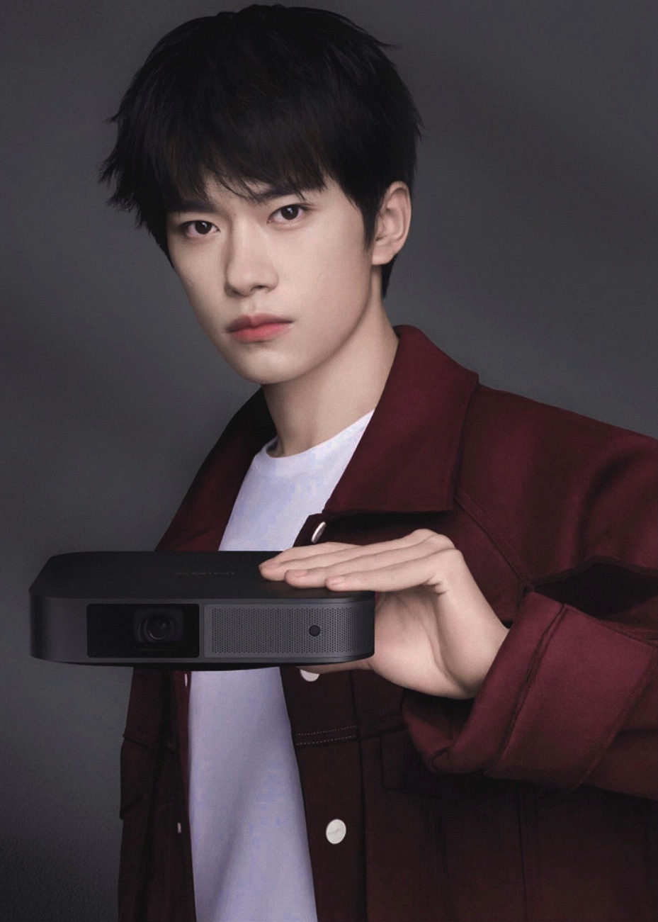 易烊千玺极米全球品牌代言优质高清宣传图