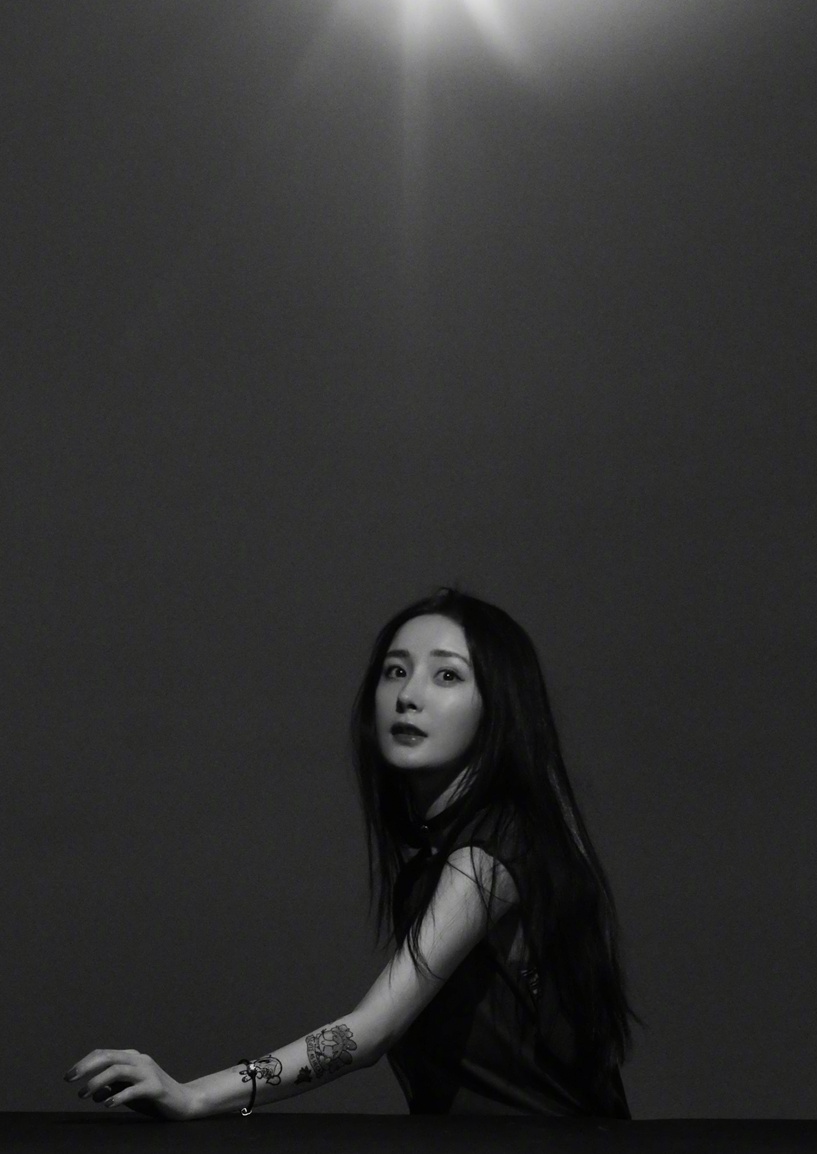 杨幂画展诗幂同框露可爱纹身贴图片