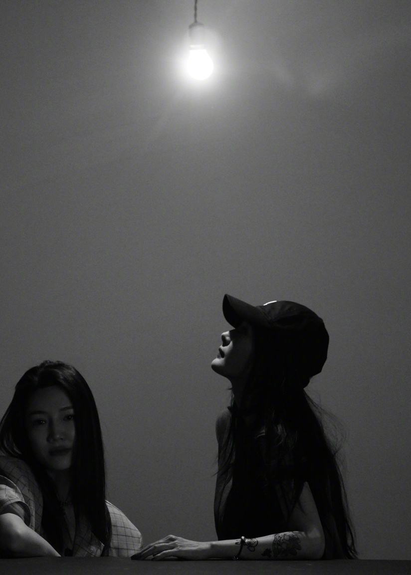 杨幂画展诗幂同框露可爱纹身贴图片