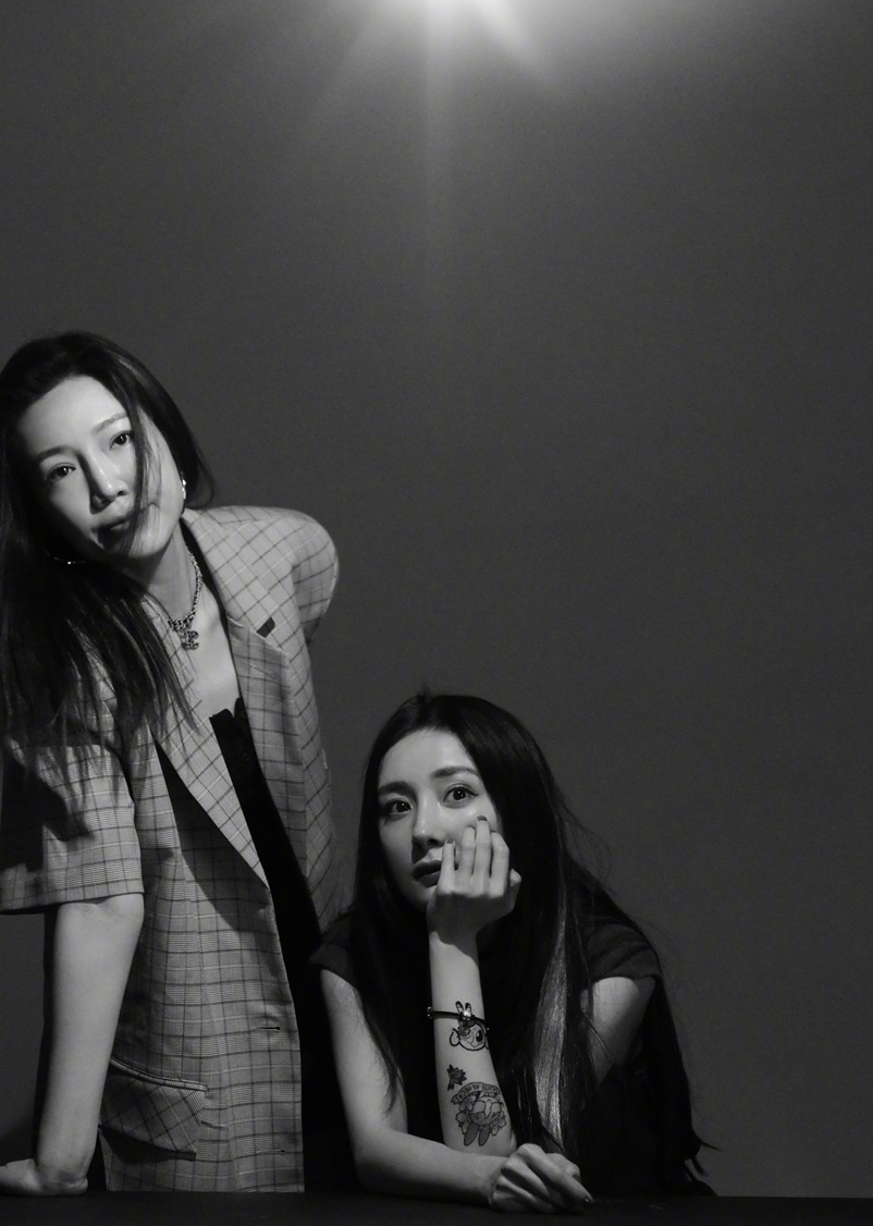 杨幂画展诗幂同框露可爱纹身贴图片