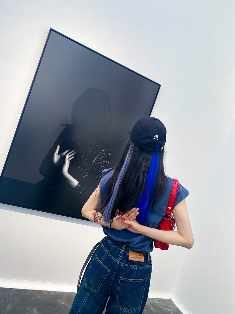 杨幂画展诗幂同框露可爱纹身贴图片