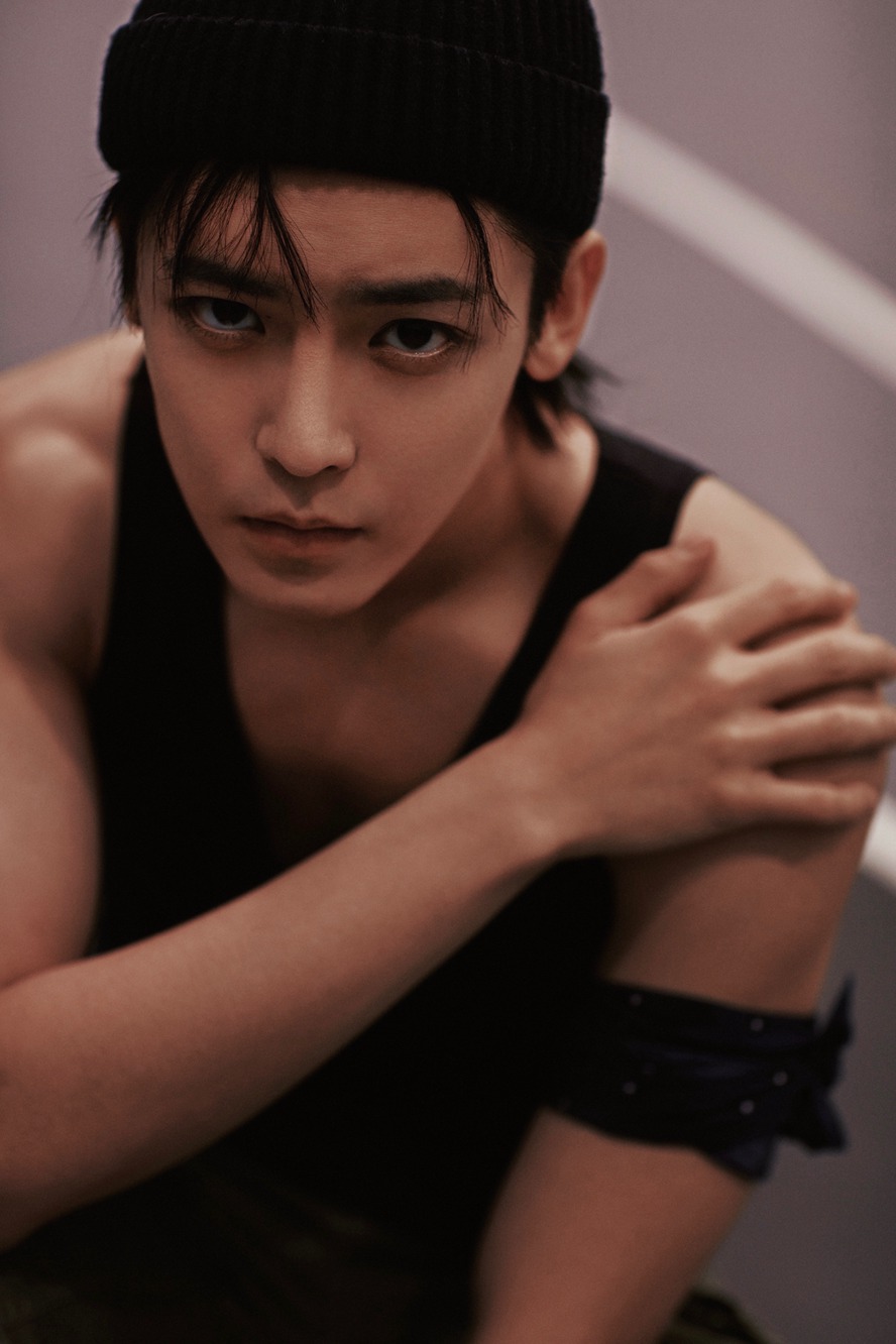 侯明昊街头篮球复古氛围感照片