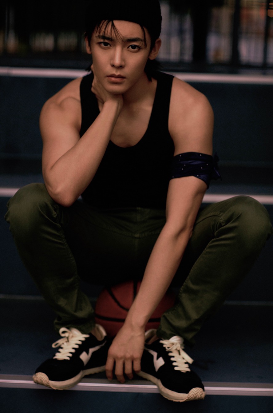 侯明昊街头篮球复古氛围感照片