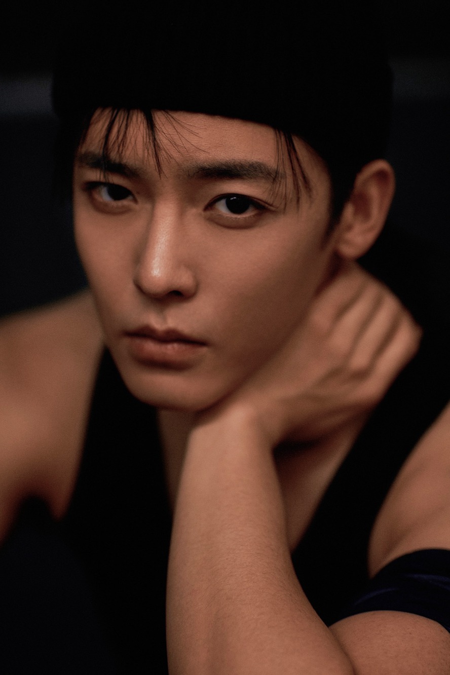 侯明昊街头篮球复古氛围感照片