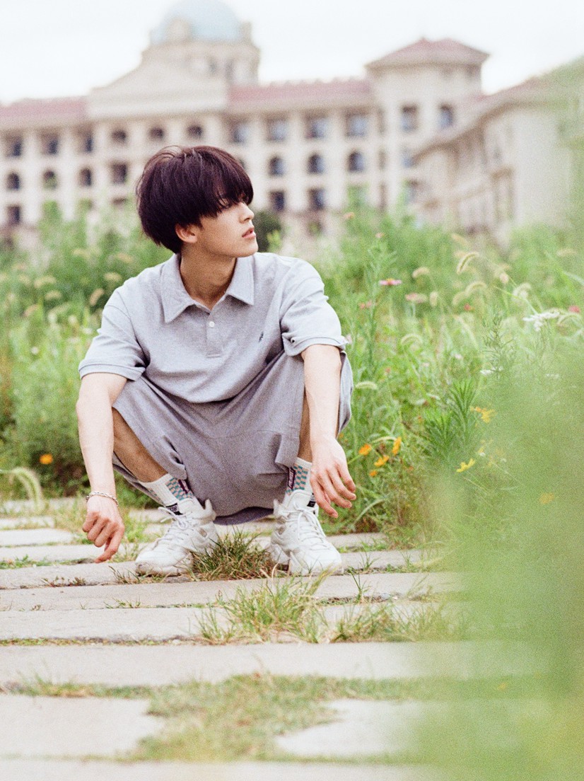 何洛洛蘑菇头造型海边胶片大片