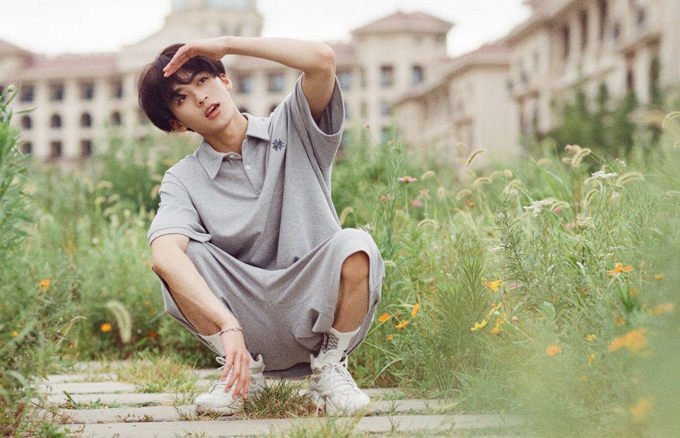 何洛洛蘑菇头造型海边胶片大片