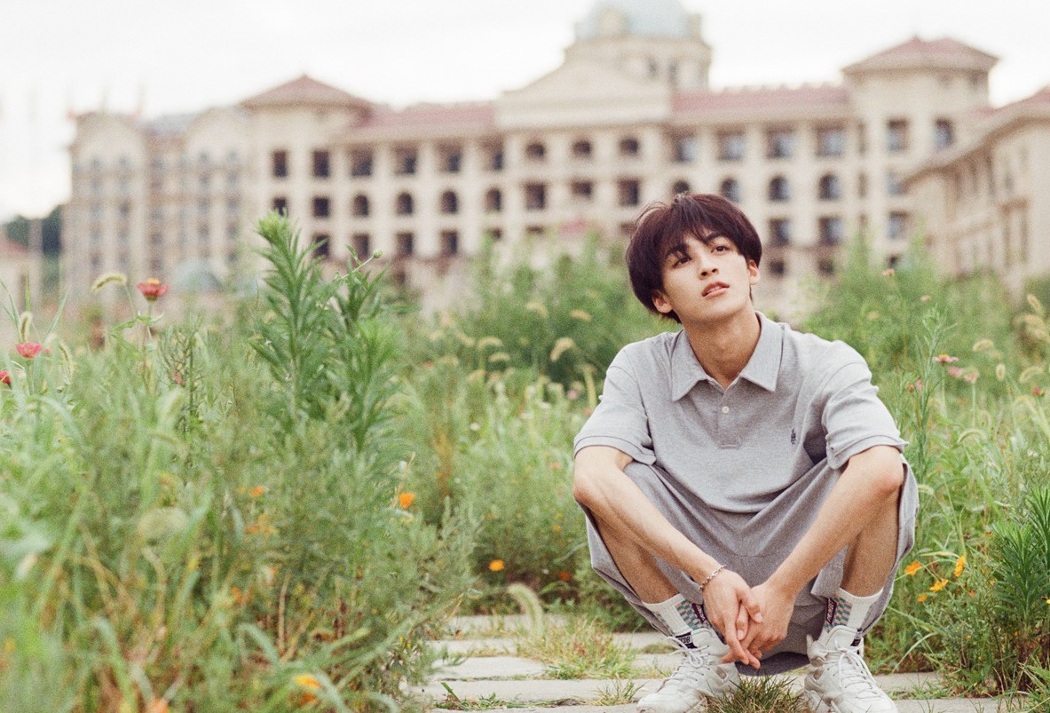 何洛洛蘑菇头造型海边胶片大片